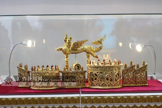 “魅力之城”缅甸皎漂展台展出的金器。广西新闻网记者