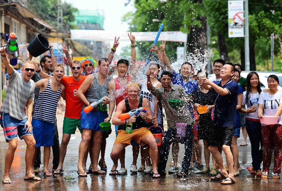 （国际）（2）老挝全民狂欢庆祝泼水节