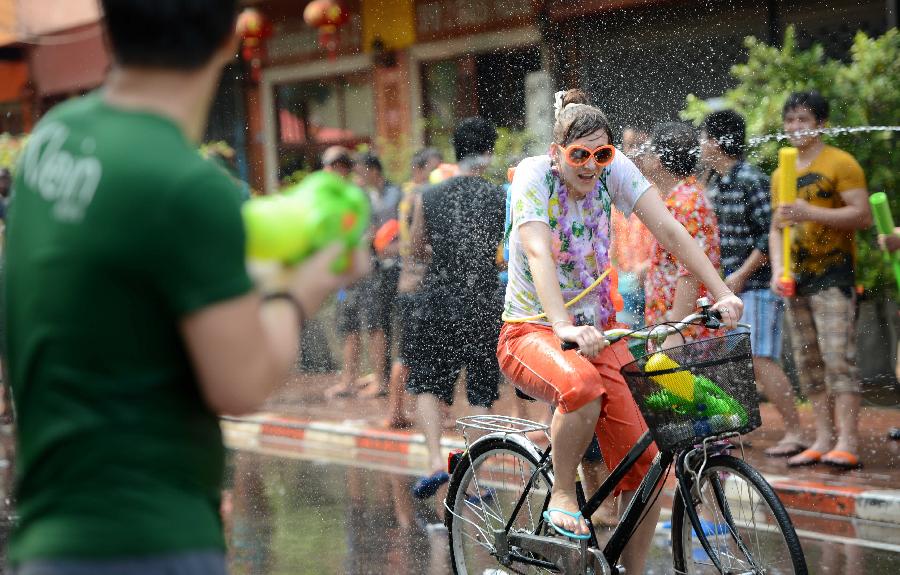 （国际）（3）老挝全民狂欢庆祝泼水节