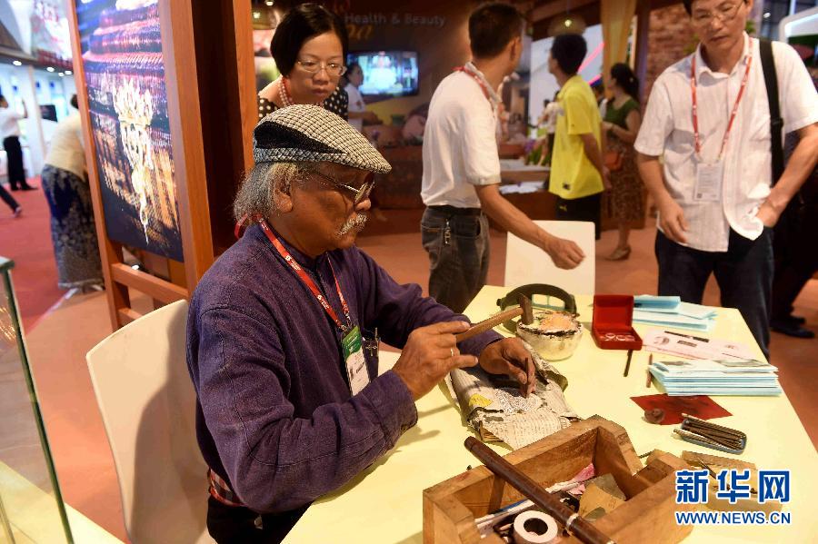 （晚报）（3）东南亚手工艺品畅销中国—东盟博览会