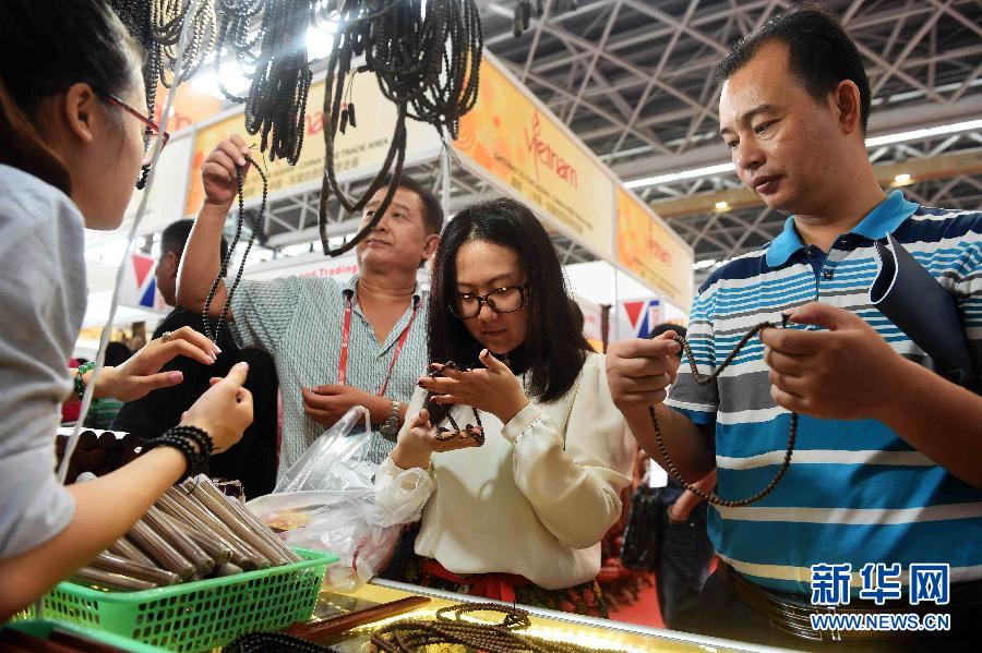 （晚报）（2）中国－东盟博览会：东南亚沉香木受欢迎