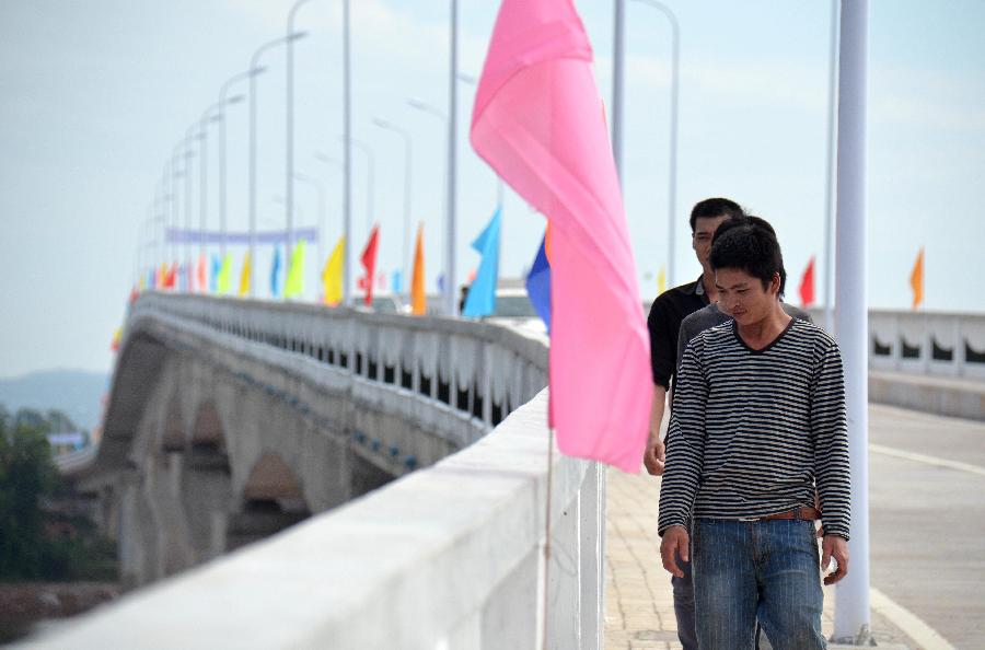 （XHDW）（1）中资机构承建老挝东孔岛大桥通车