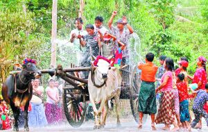 柬埔寨4月份有泼水节。