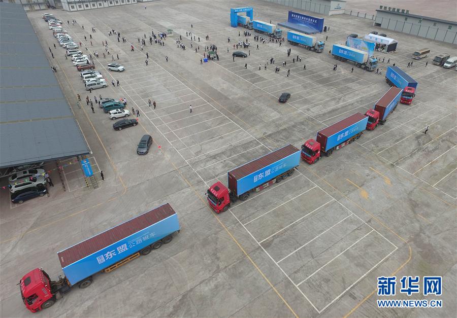 （经济）（2）重庆首条面向东盟的国际公路班车正式发车