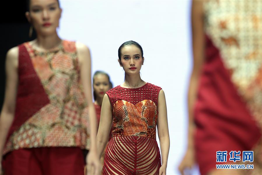 [4]（外代二线）2017印度尼西亚时装周——设计师伊尔马·卢米加时装秀