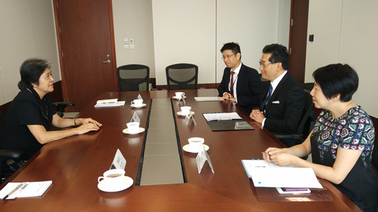 杨秀萍秘书长会见香港特区政府商务及经济发展局局长
