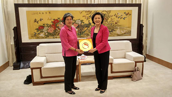 杨秀萍秘书长与厦门大学副校长詹心丽会面