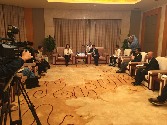 The ASEAN Media Delegation Interviewed Leaders of Wuxi City 