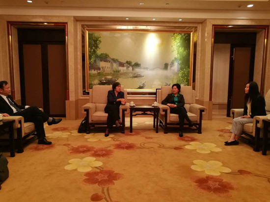 杨秀萍秘书长与无锡市副市长华博雅工作交流