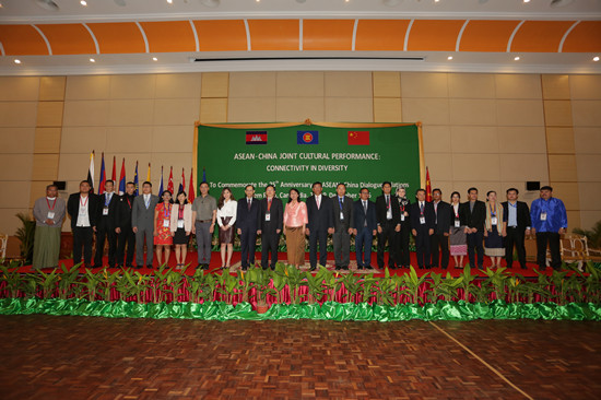 ACC Participated in ASEAN-China Joint Cultural Performance in Cambodia