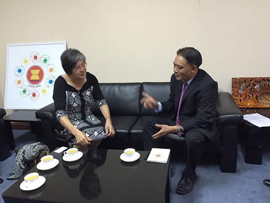 杨秀萍秘书长会见老挝外交部东盟司司长蓬萨万