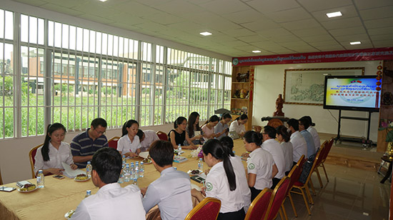 中国—东盟中心组织中国媒体代表团访问柬埔寨金边