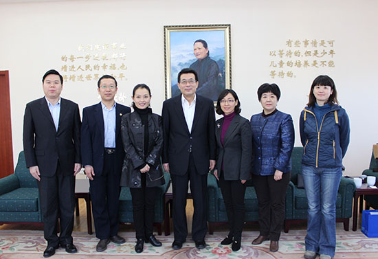 黄英代理秘书长拜访中国宋庆龄基金会副主席井顿泉