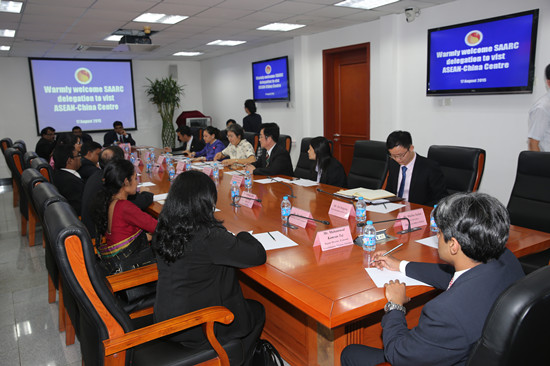 南盟国家中高级官员代表团访问中国—东盟中心