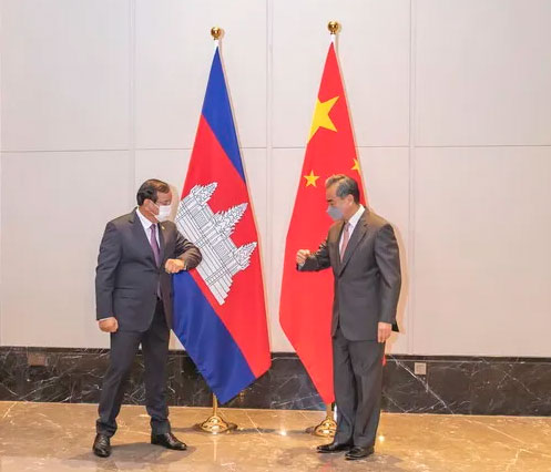 王毅会见柬埔寨副首相兼外交大臣布拉索昆
