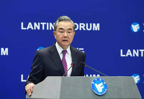 “纪念新中国恢复联合国合法席位50周年”蓝厅论坛举行 王毅出席并发表主旨演讲