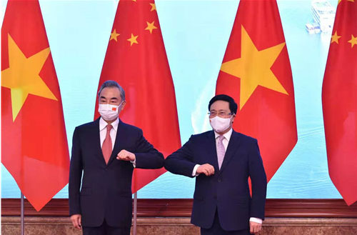 王毅同越南常务副总理范平明共同主持中越双边合作指导委员会第十三次会议