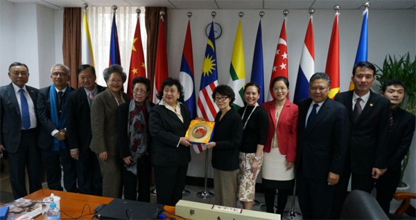 泰国参议院外交委员会代表团访问中国—东盟中心