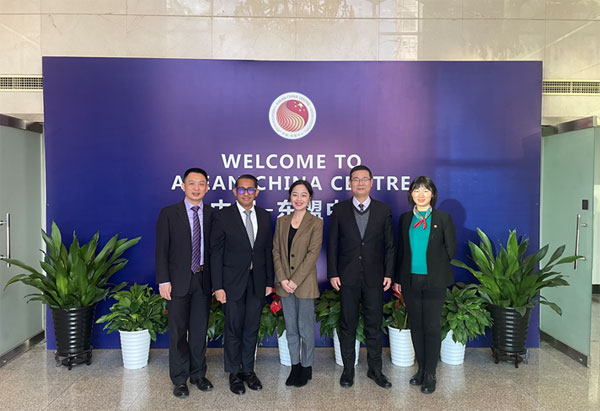 中国—东盟中心与中国（海南）改革发展研究院进行工作交流