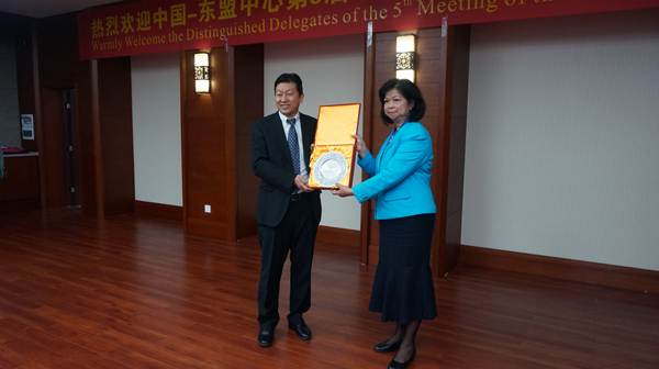 ACC Delegation Visited Yunnan Minzu University