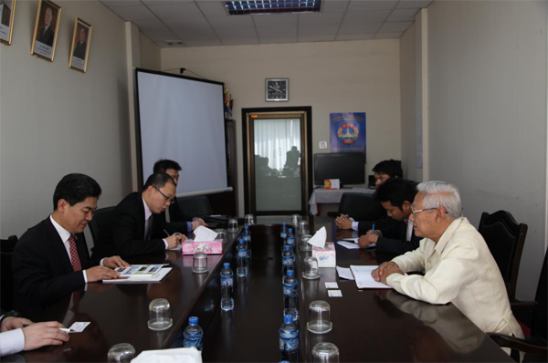 中国-东盟中心秘书长马明强拜会老挝政府部门
