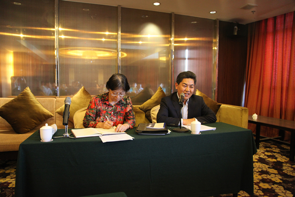 马明强秘书长与中国国际扶贫中心座谈