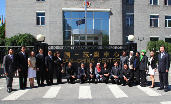 马来西亚青年外交官访问中国-东盟中心