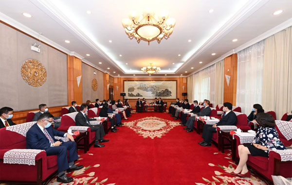 Secretary of CPC Qinghai Provincial Committee Met with Delegation of Representatives of AMS Embassies and ASEAN Media in China