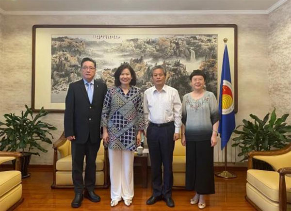 ACC Secretary-General Chen Dehai Met with Art Director of Silk Road International Arts Center
