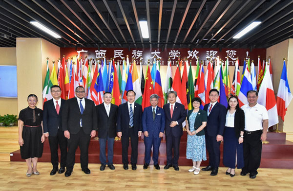 ACC Held “Lecture Series on ASEAN-China Relations” at Guangxi Minzu University