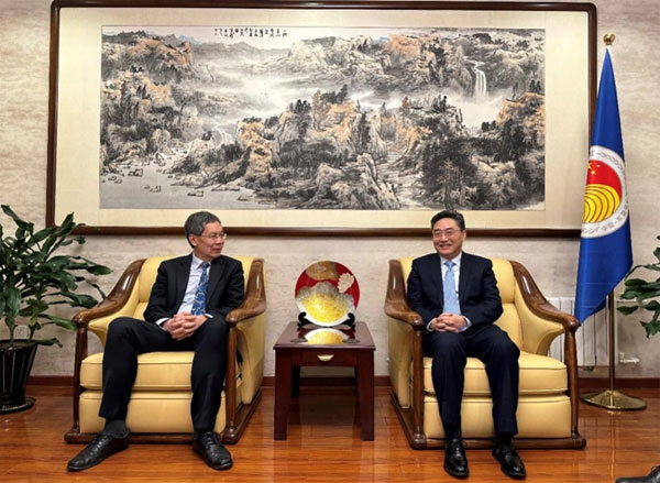 史忠俊秘书长分别同新加坡、泰国驻华大使进行工作交流