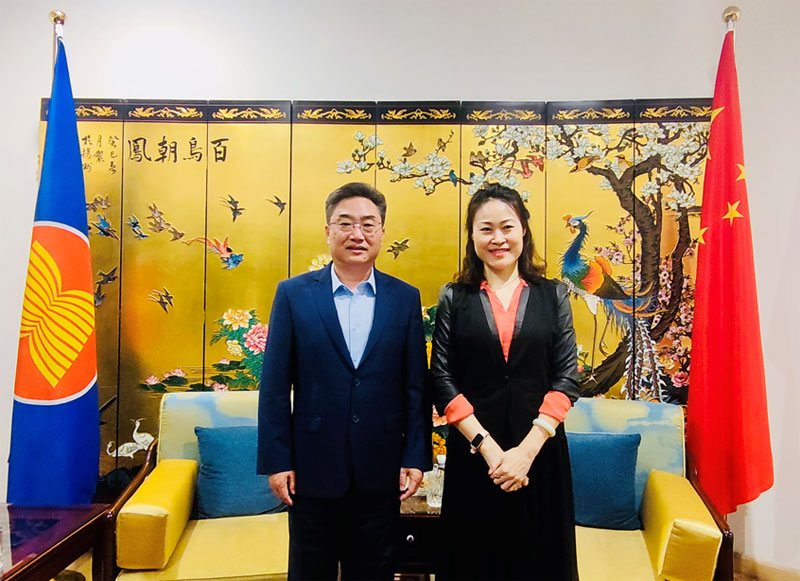 ACC Secretary General Shi Zhongjun Met with  Chinese Ambassador to ASEAN Hou Yanqi