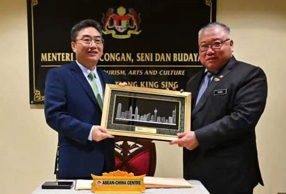 史忠俊秘书长会见马来西亚旅游、艺术和文化部部长、马来西亚-中国商务理事会主席
