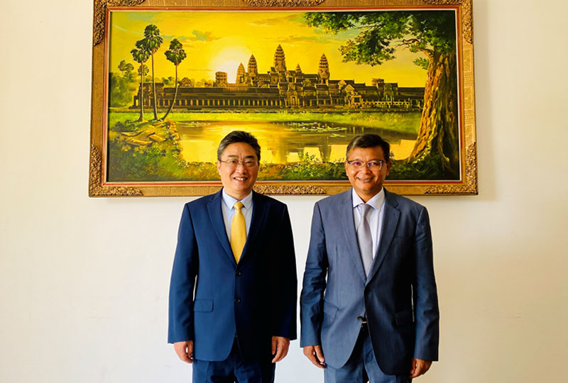 Secretary General Shi Zhongjun Meets Minister of Education, Youth and Sport of Cambodia