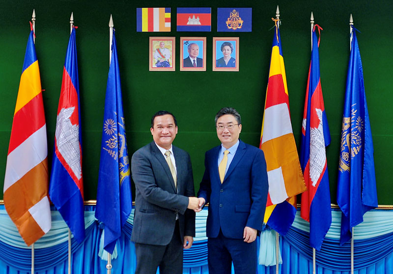 Secretary General Shi Zhongjun Meets with Secretary of State of Ministry of Commerce of Cambodia