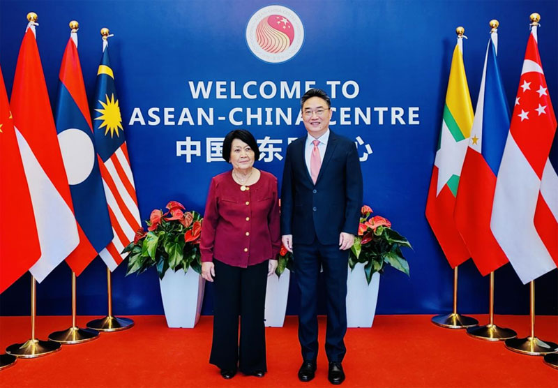 Secretary General Shi Zhongjun Exchanges Views with Ambassador of Cambodia to China