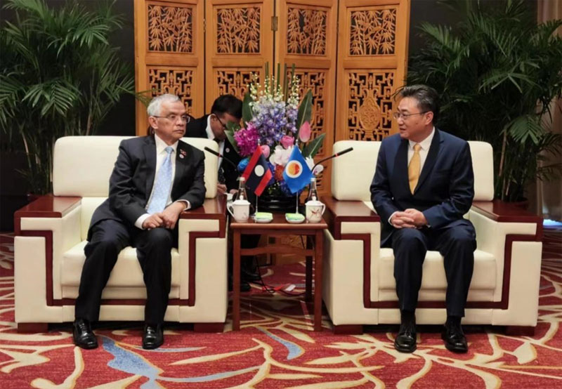 史忠俊秘书长拜会老挝国会副主席宋玛·奔舍那