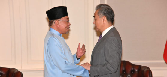 馬來西亞總理安瓦爾會見王毅